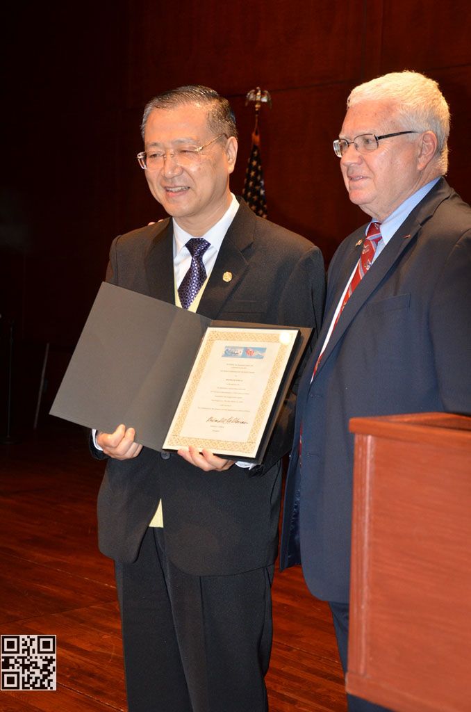 师父在美国国会“世界和平高峰会议上”荣获“世界和平大使”殊荣 师父在美国国会“世界和平高峰会议上”荣获“世界和平大使”殊荣